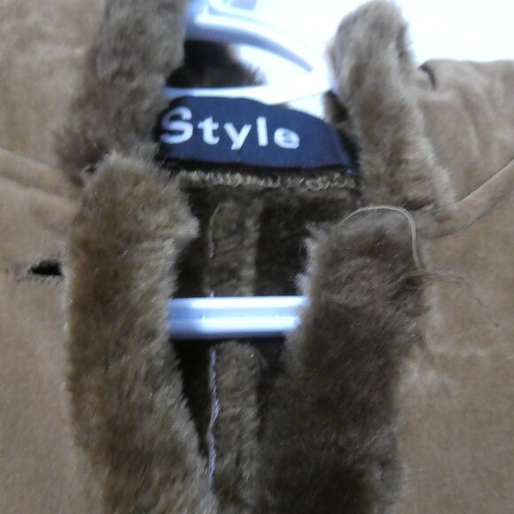 STYLE | large | Brown Hooded Coat with Embroidery - Picture 16 of 16